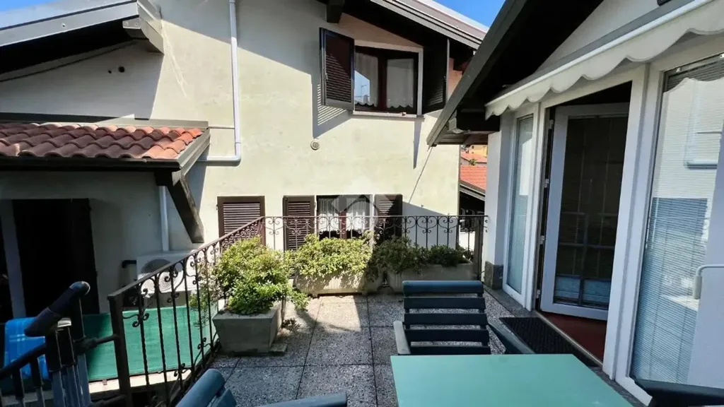 Terrass - Villa with Dependence in Bizzozzero, Varese