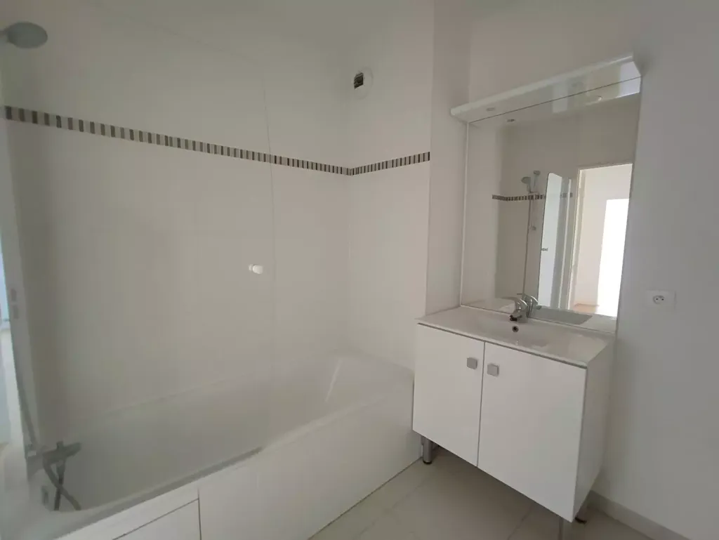 Salles de bain - Appartement 4 pièces avec balcon à Lognes
