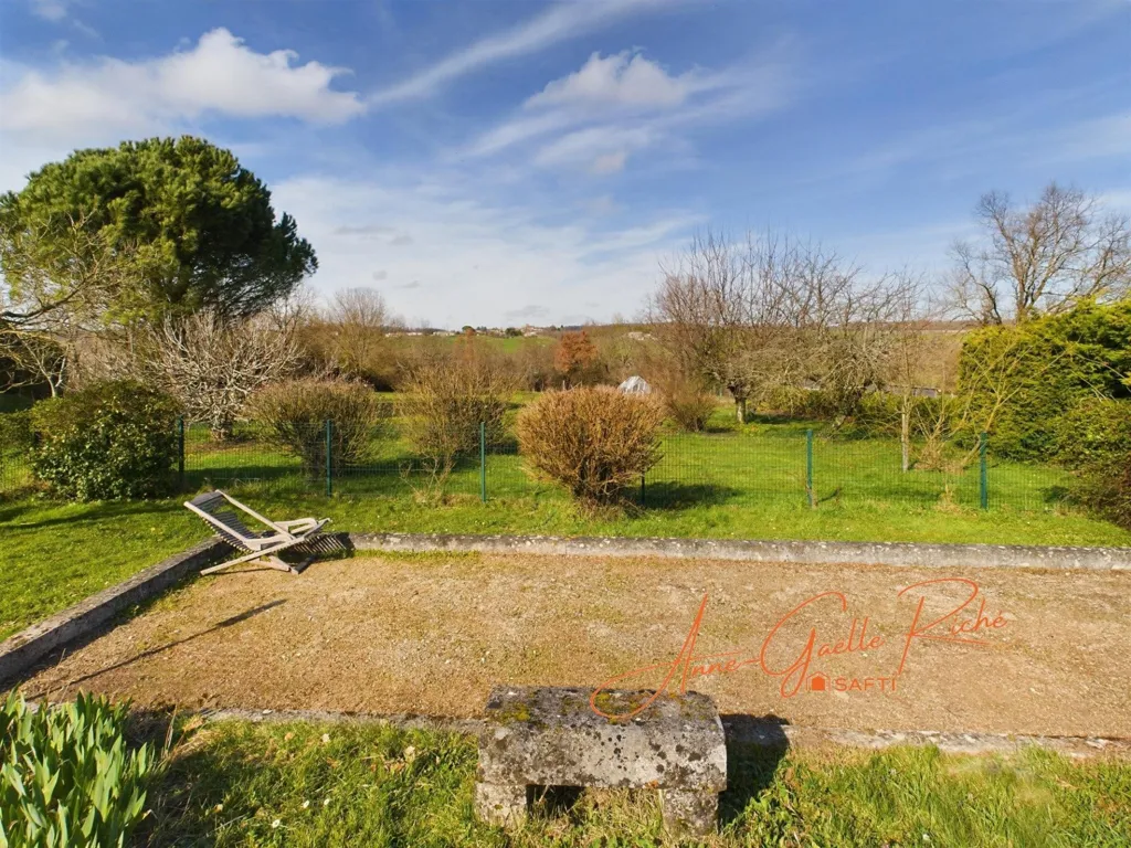 Jardin - Maison Charentaise avec Gîte et Piscine à Semoussac
