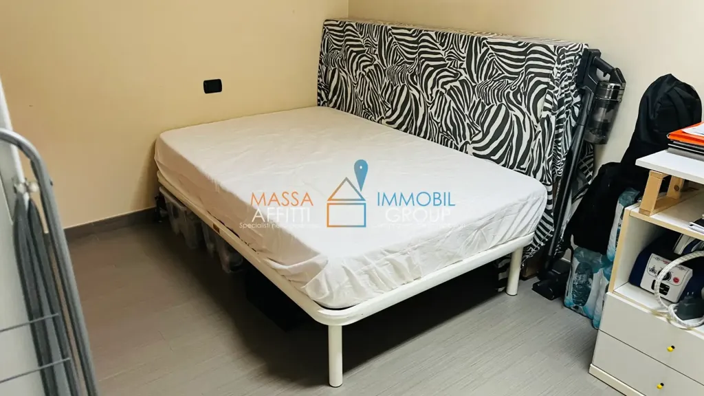 Chambres - Semi-detached House with Veranda in Massa