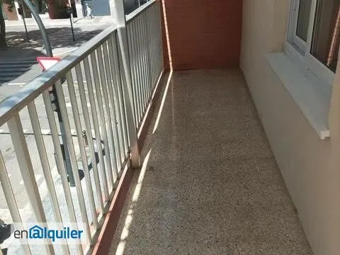 Rõdu - Student Flat with Balcony in Ciutat Jardí, Valencia