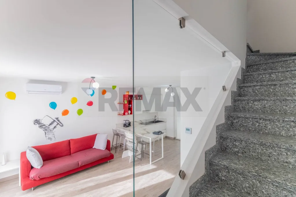Pièces - Modern Villa with Terrace in Parabiago