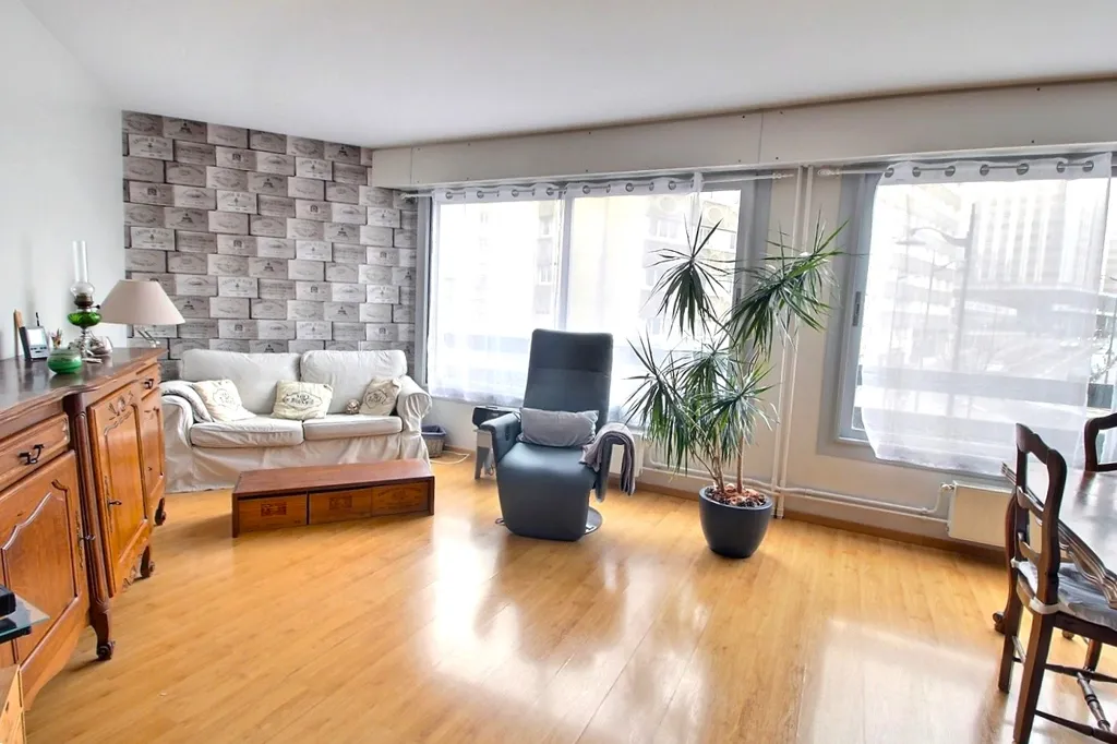 Séjour - Appartement 4 Pièces avec Ascenseur à Paris 19ème