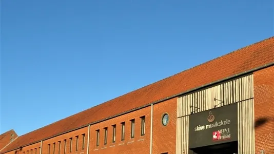 Business Premises with Parking in Skive