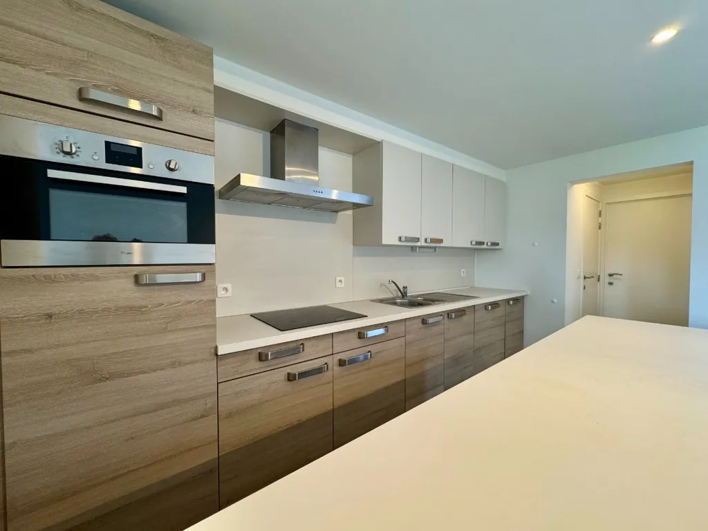 Cuisine - Maison avec Terrasse sur le Toit et Garage au Centre d'Overijse