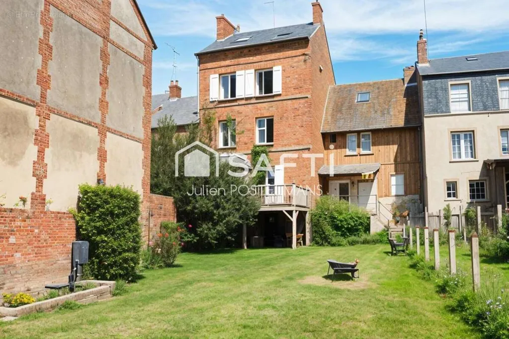 Jardin - Maison 8 pièces à Lisieux
