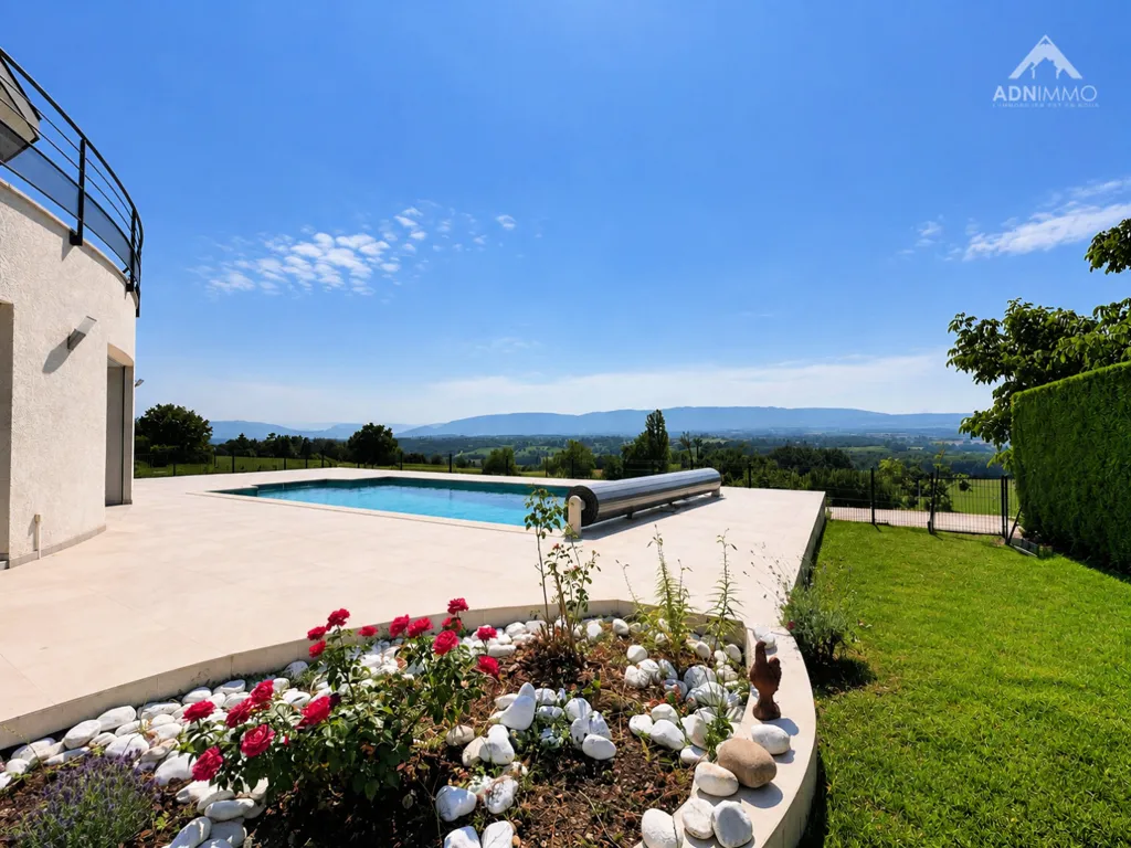 Pool - 6-Bedroom House with Pool in Challex