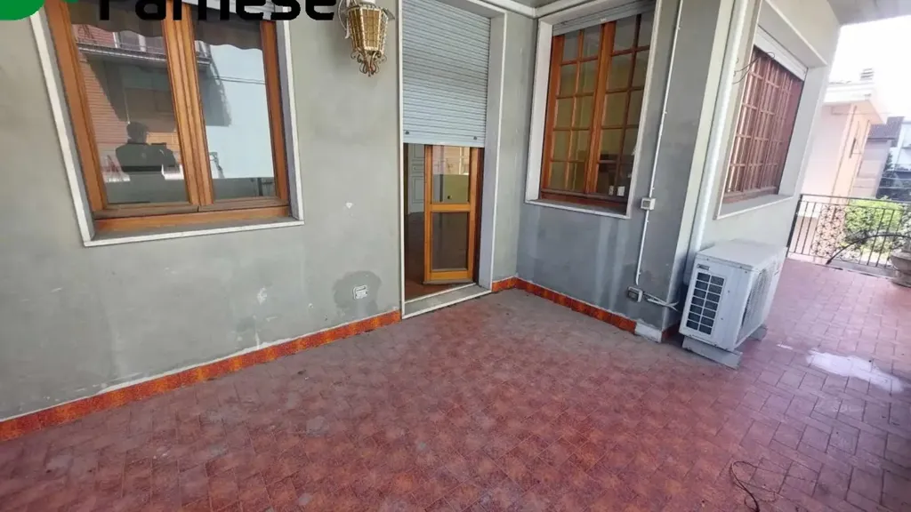 Terrasse - Multi-Level Apartment near Stadio, Piacenza