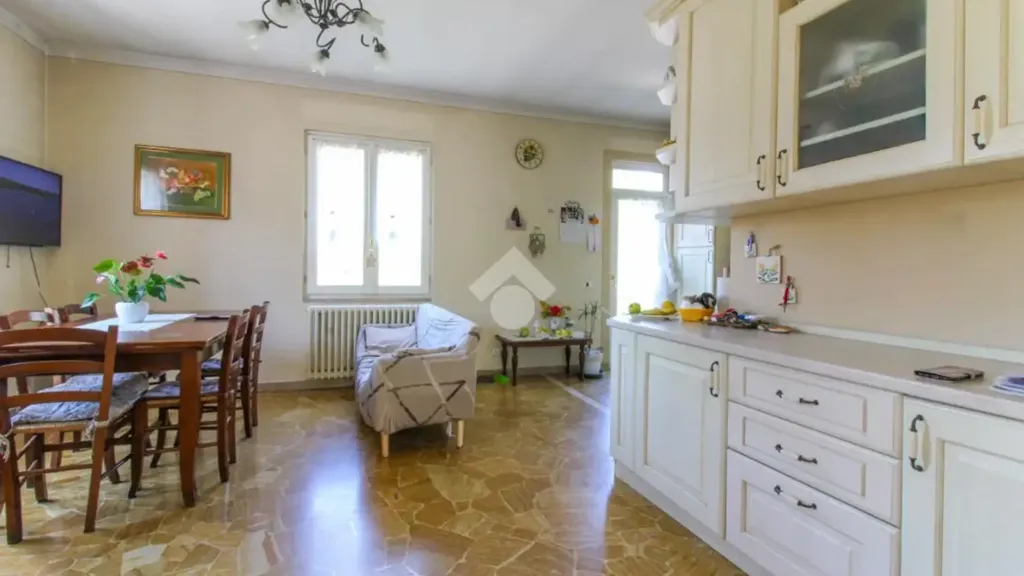 Köök - Bifamiliar Villa with Garden in Barghe