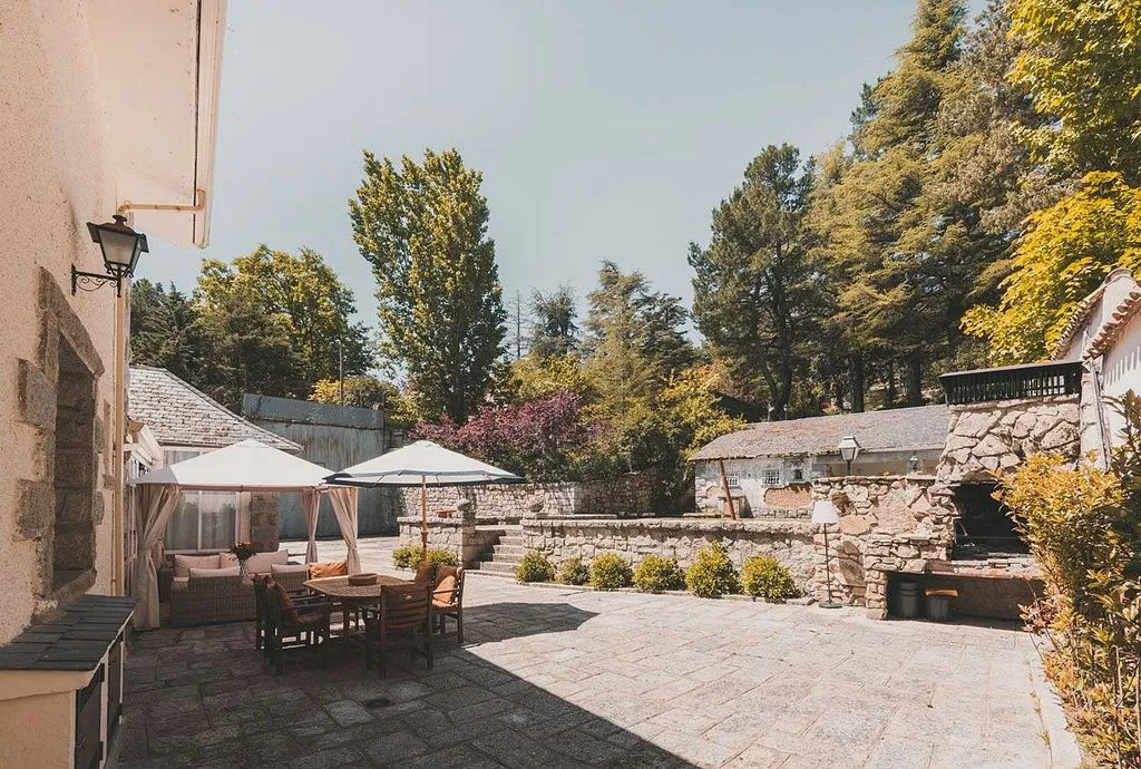 Terrass - Chalet with Pool and Terrace in Navacerrada