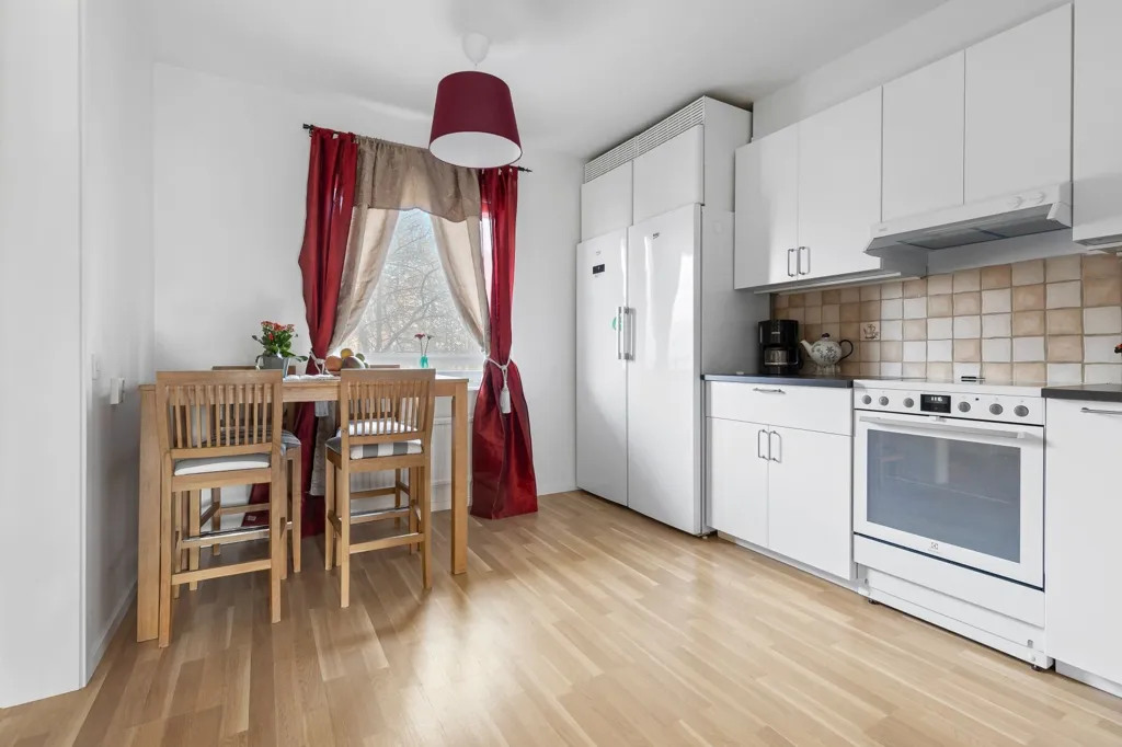 Cuisine - 2-Bathroom Flat with Garden in Akalla