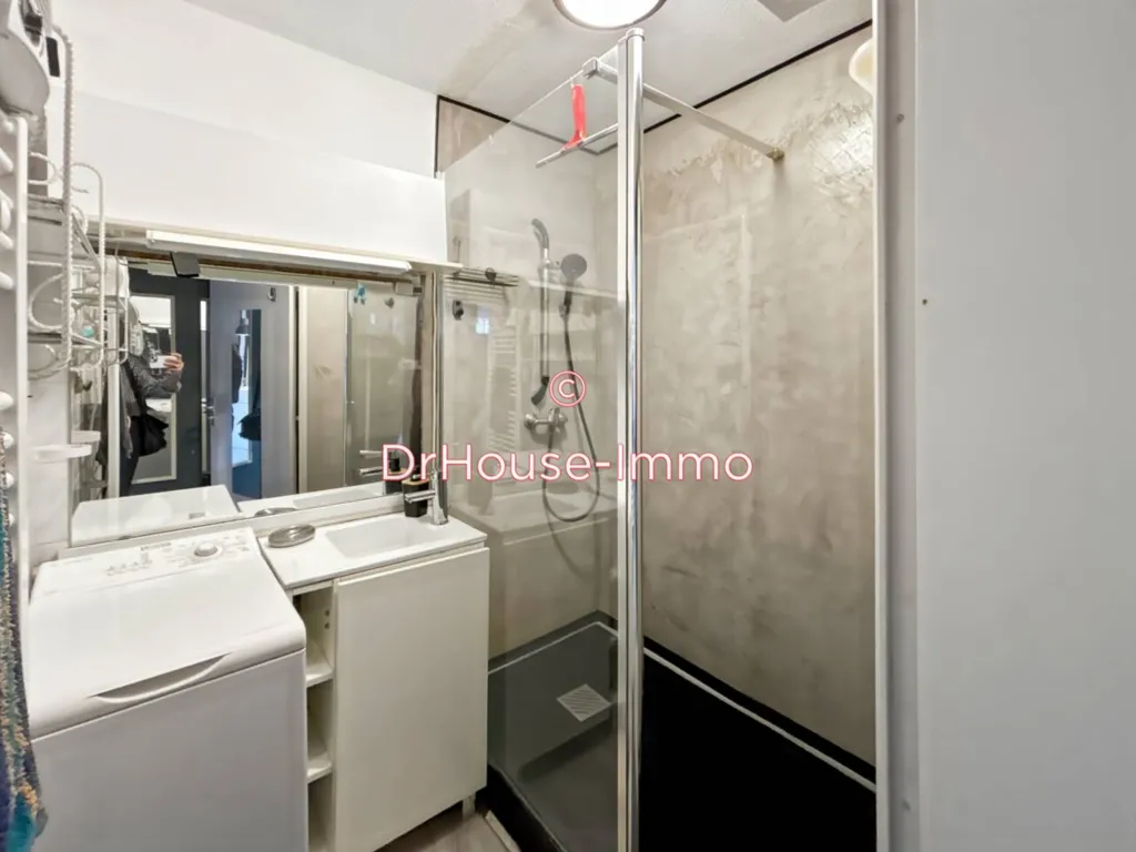 Bathrooms - 2-Bedroom Apartment with Parking in Sète