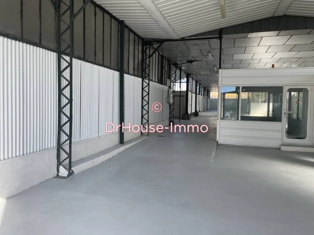 Rooms - Commercial Workshop with Parking in Gond-Pontouvre