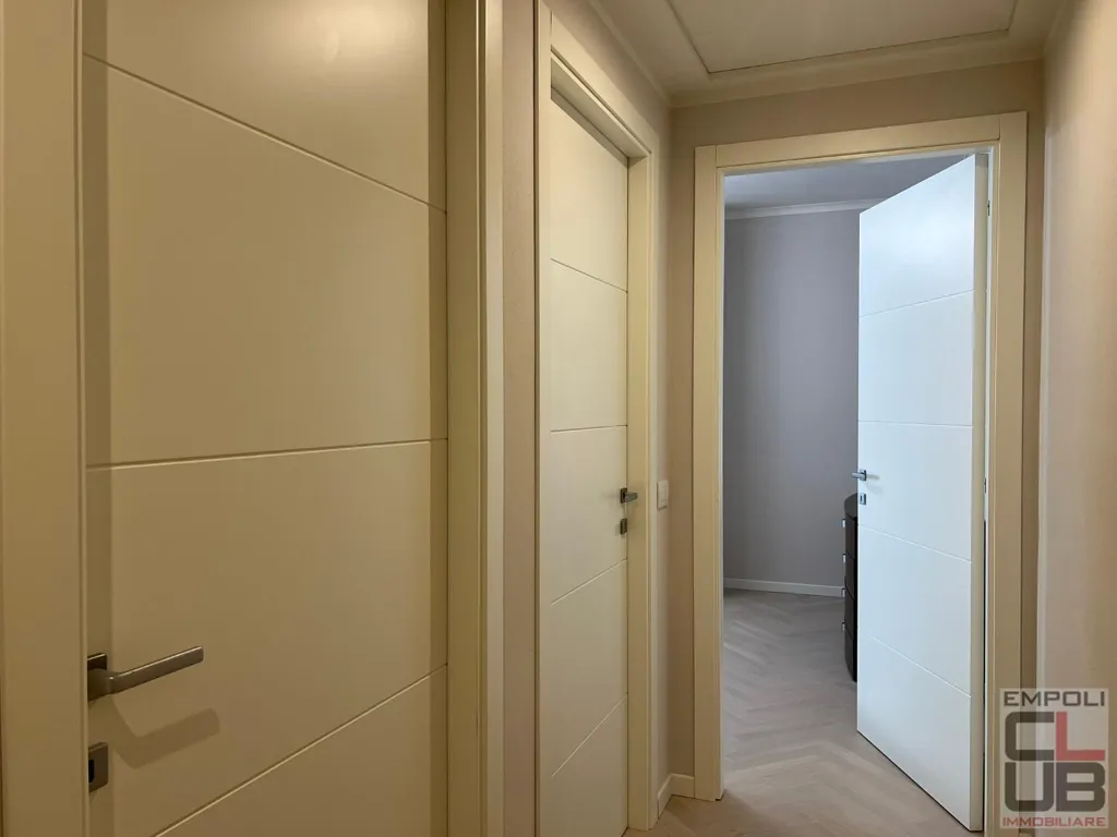 Esik - Privately Leased Apartment with Terrace in Empoli