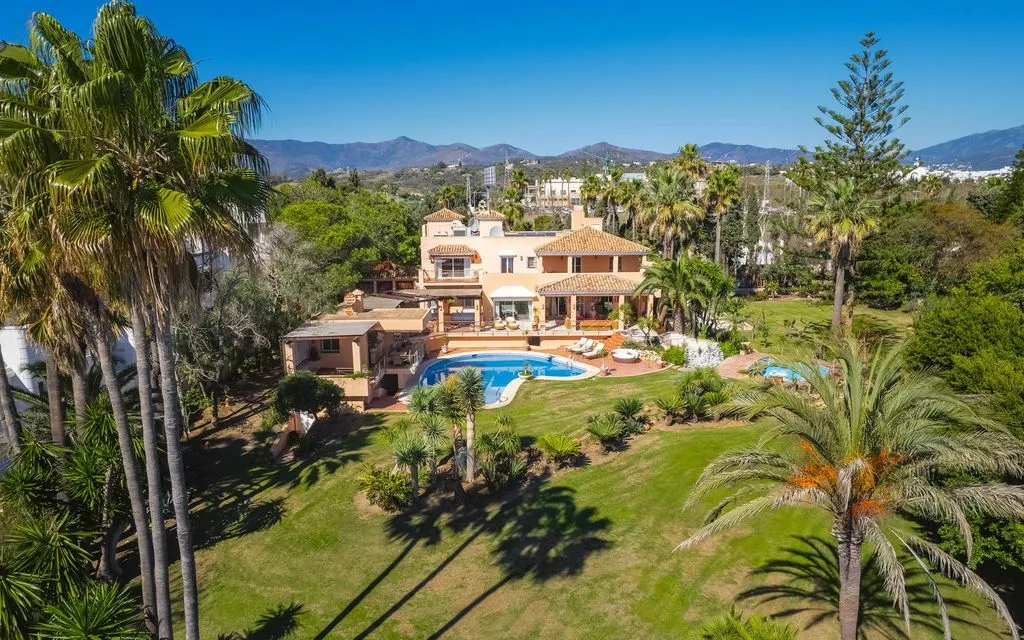 Jardin - Beachfront Villa with Pool in Estepona