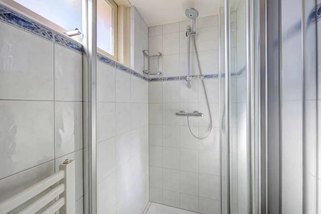 Salles de bain - Corner House with Terrace in Etten-Leur