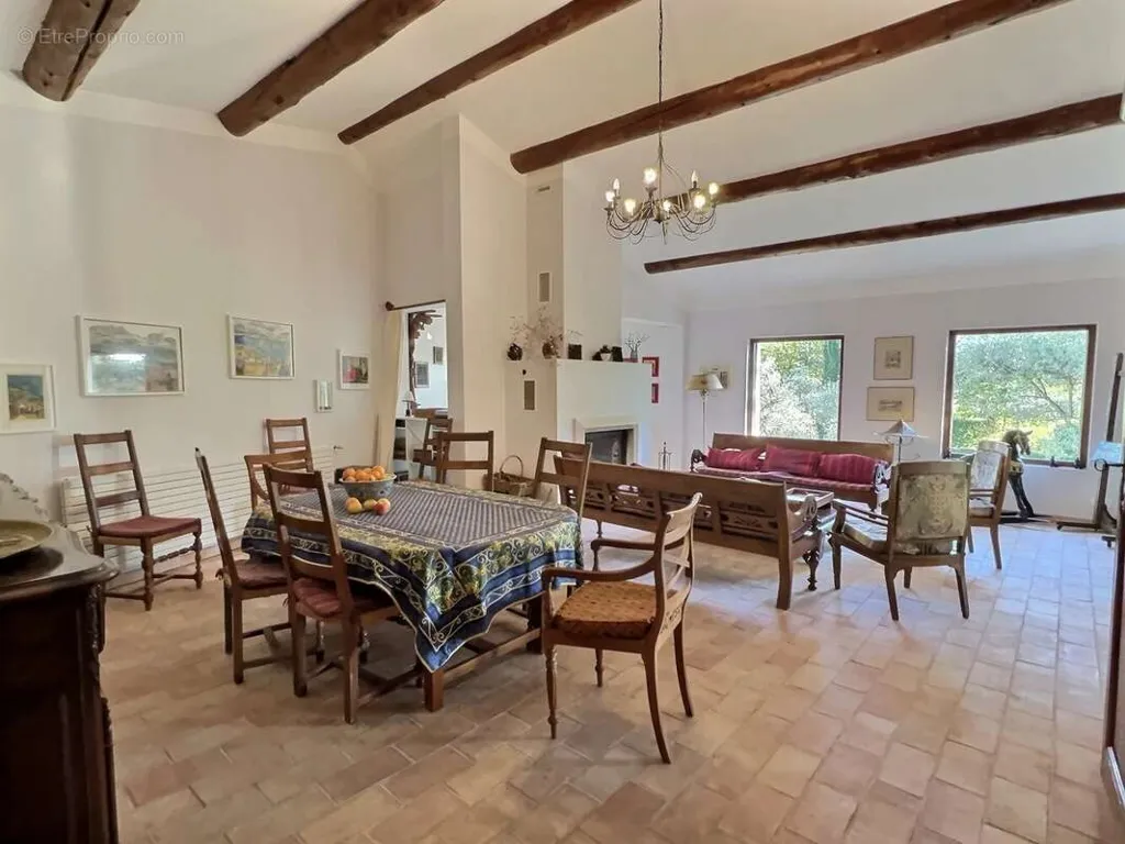 Sala da pranzo - Architectural House with Pool in Roussillon