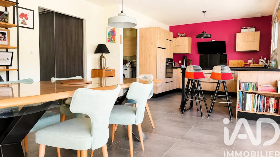 Salle à manger - Maison Moderne de 4 Pièces à Meschers-sur-Gironde