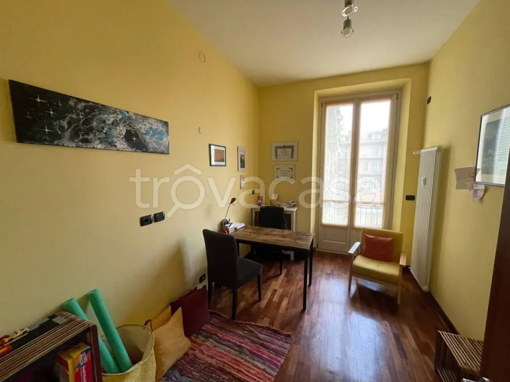 Bureau - Rustic Apartment with Balcony in Cuneo
