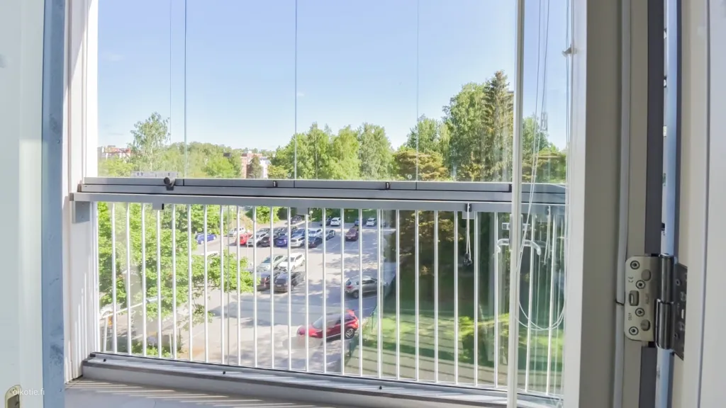 Rõdu - Modern Studio with Parquet Balcony in Hakunila