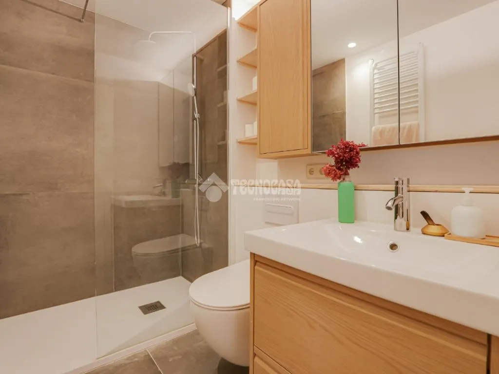 Vannitoad - Reformed Flat with Terrace in Sant Andreu