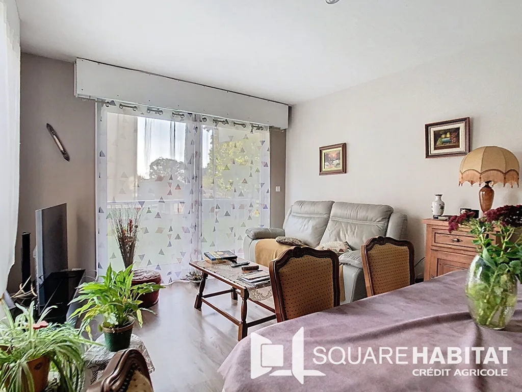 Elutuba - 3-Bed Flat with Garden Access in Flers