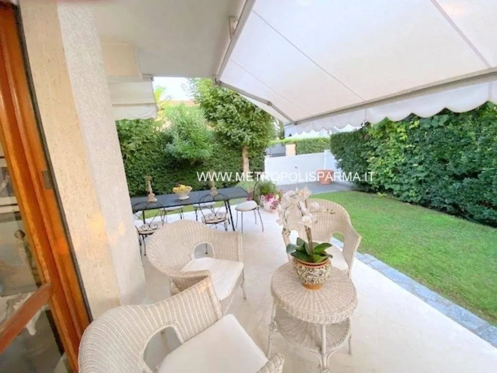 Terrace - Luxury Villa with Garden in Forte dei Marmi