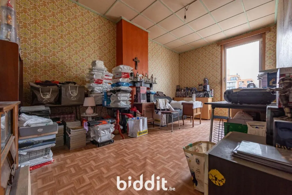 Pièces - Appartement à Rénover avec 2 Façades en Centre-Ville