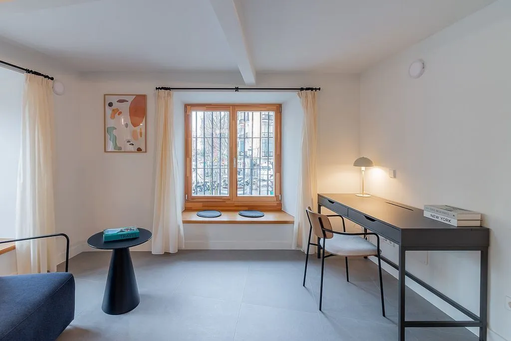 Bureau - Furnished Flat with Air Conditioning in Madrid