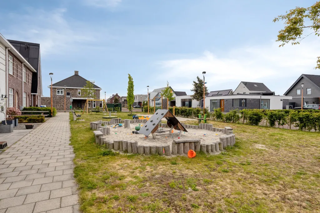 Jardin - Energetically Efficient Corner House with Garden in De Run