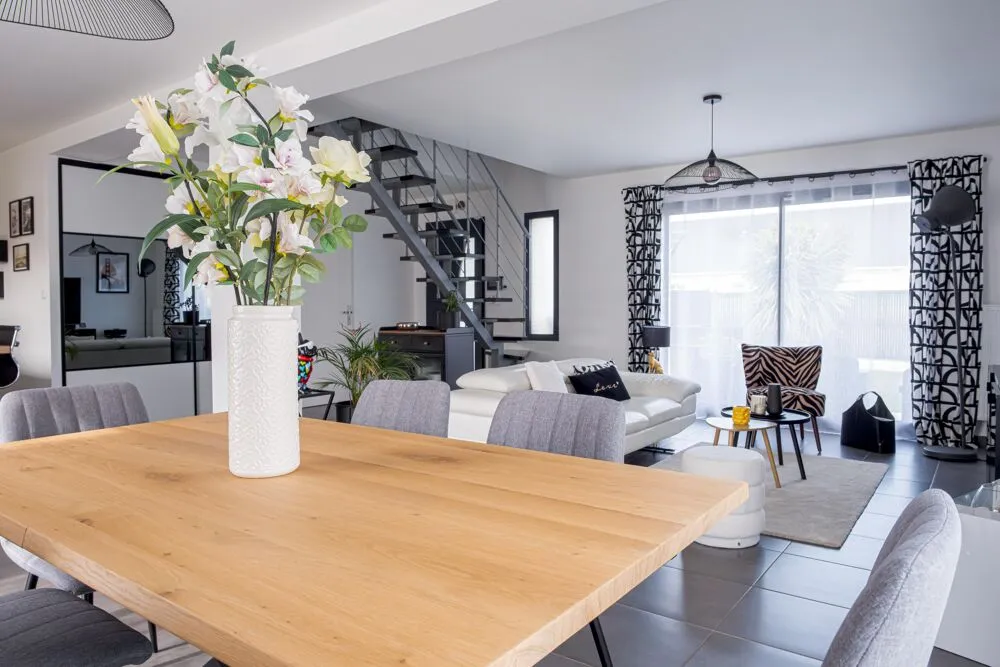 Dining Room - Contemporary House with Garden in Pîtres