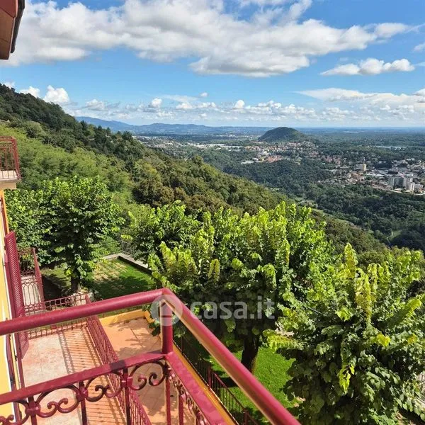 Balcon - Duplex with Garden View in Camnago Volta, Como