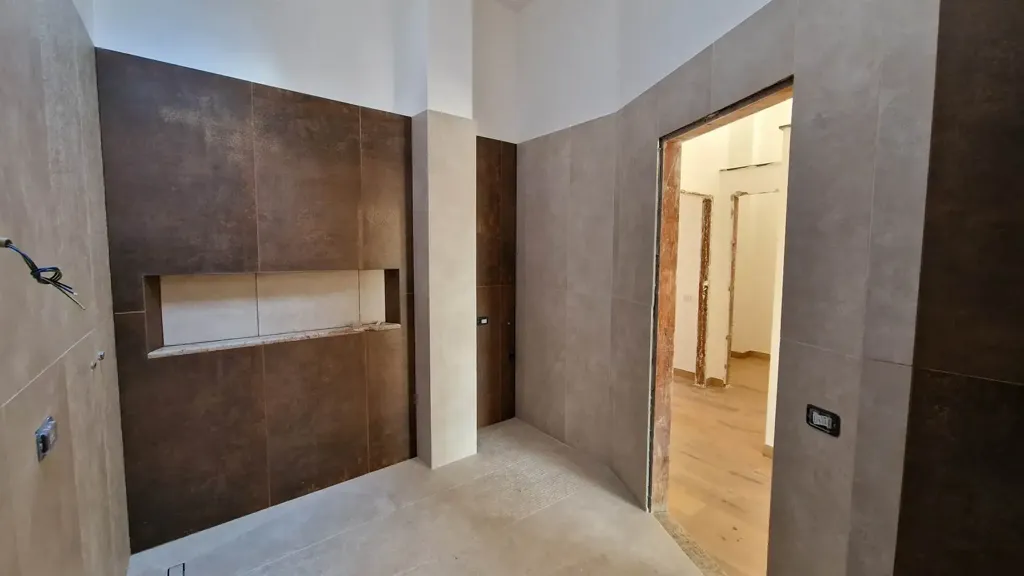 Vannitoad - Palazzo with Commercial Space in Mondragone