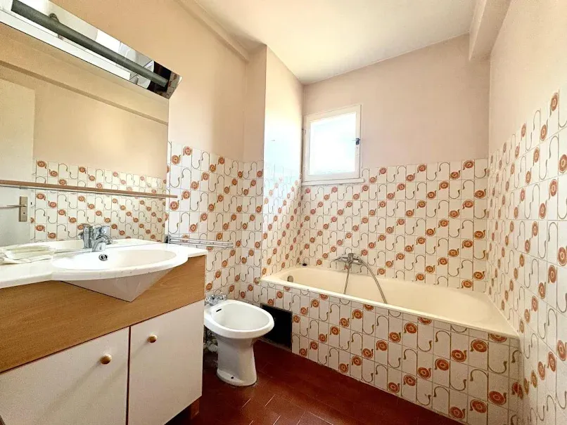 Bathrooms - 3-Bed Apartment with Balcony in Le Cannet