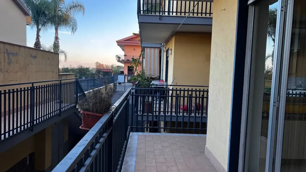 Rõdu - Apartment with Terrace in Central Mascali