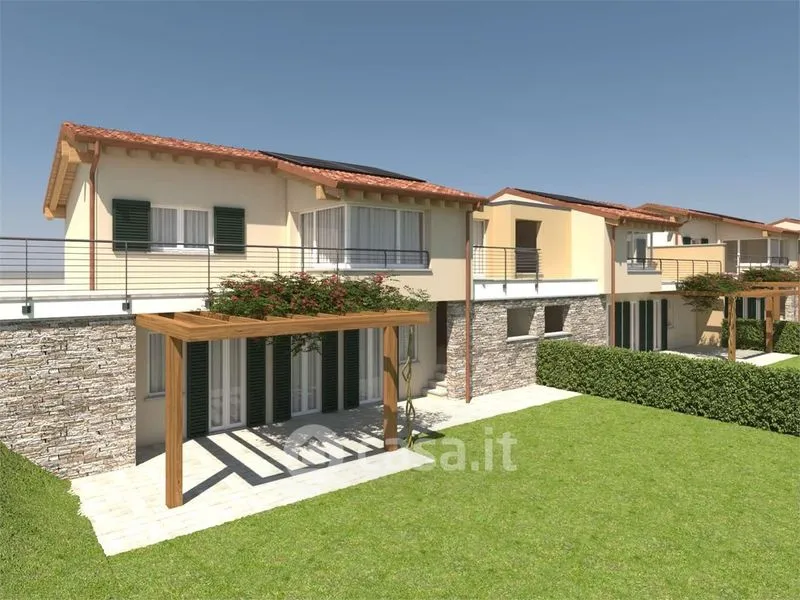 Trilocale with Private Garden in Bee