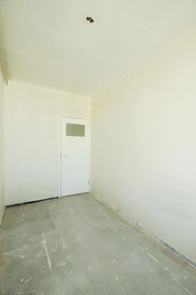 Pièces - 3-Bedroom Apartment with Balcony in Charlois