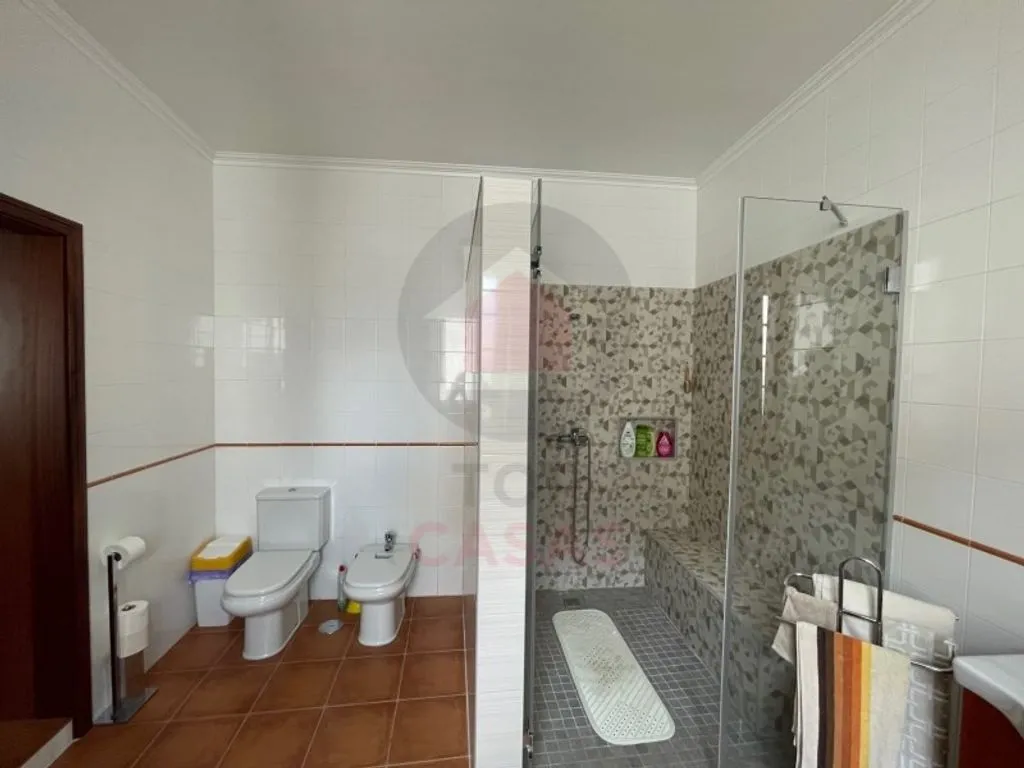 Bathrooms - Luxury House with Pool in Almeirim