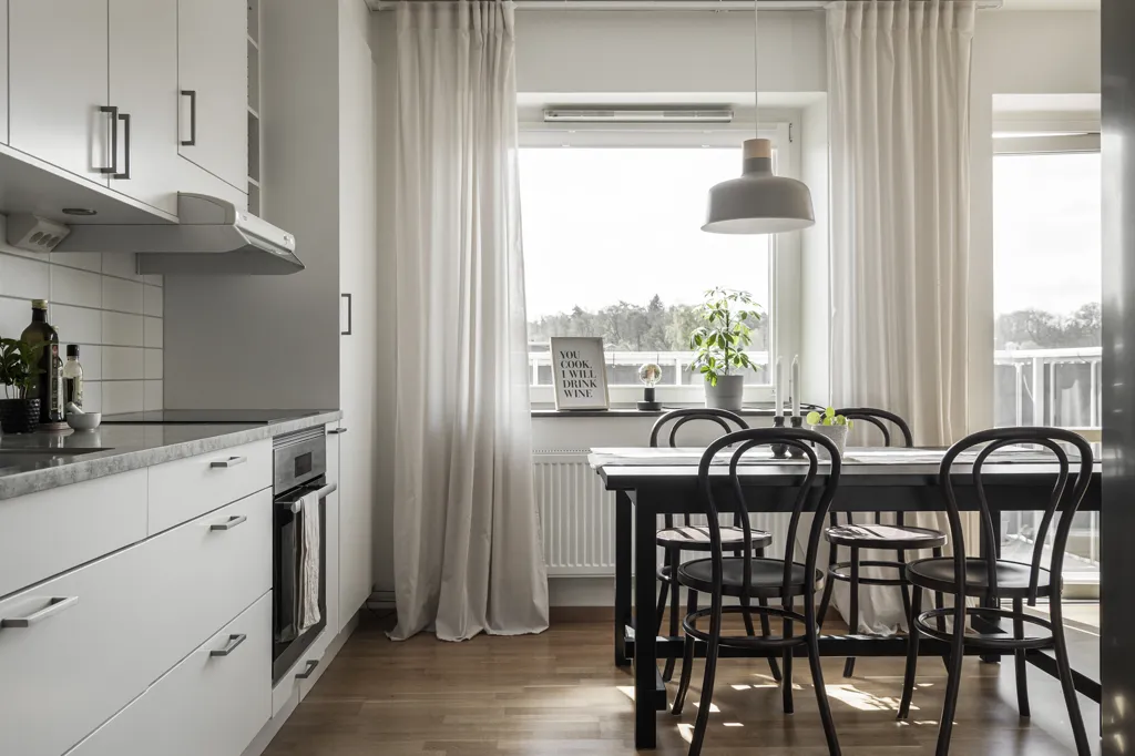 Salle à manger - Apartment with Balcony in Gråbo Centre