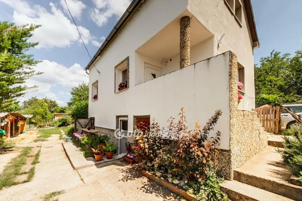 Extérieur - Three-Storey House with Large Plot in Sóskút