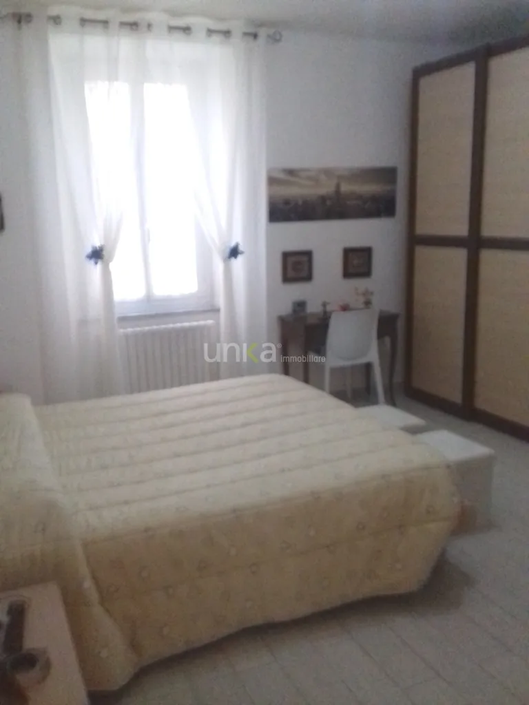Camere da letto - Appartamento con terrazza e giardino a Jesi