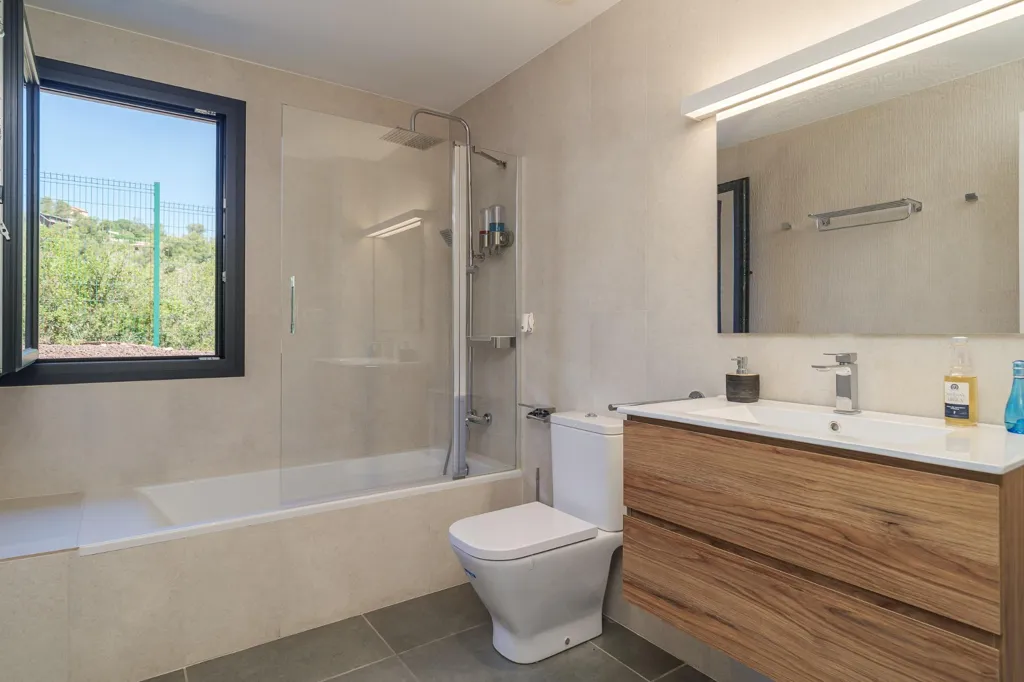 Vannitoad - Luxury Villa with Spa in Olesa de Bonesvalls