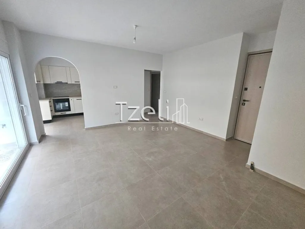 Elutuba - Apartment with Balcony in Patras