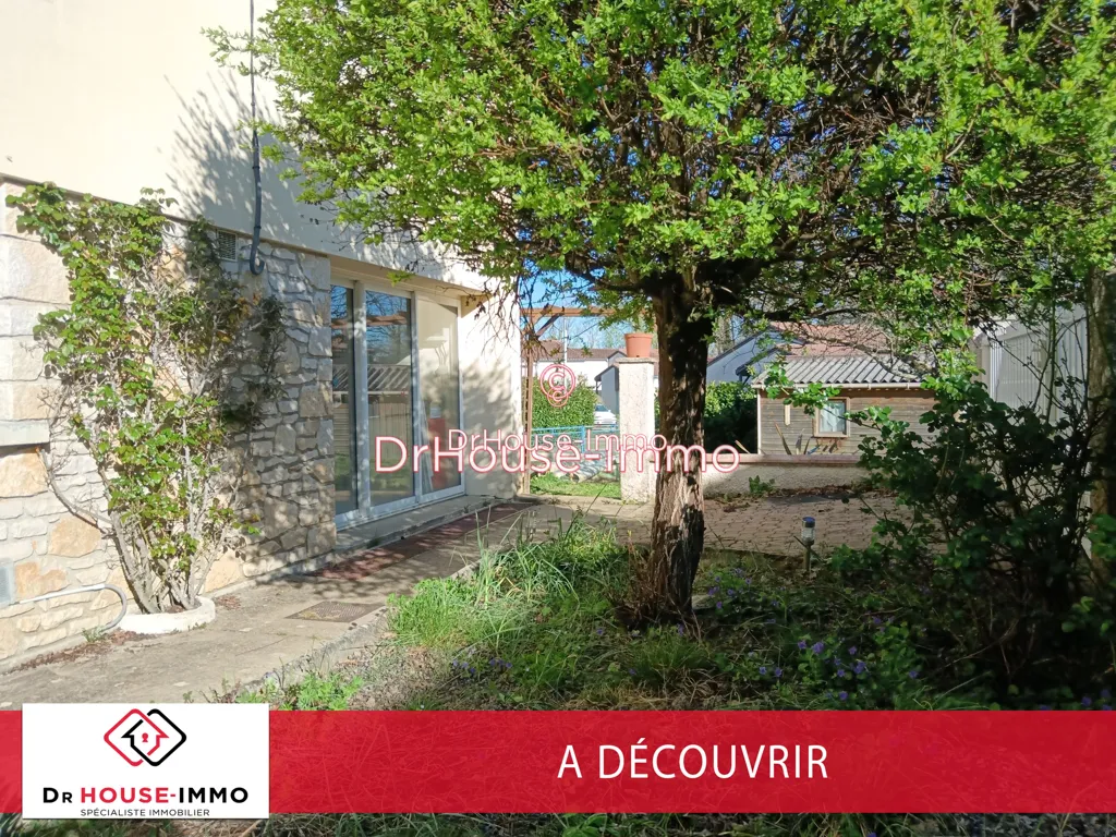 Aed - 1970s House with Pool in Miramont-De-Guyenne
