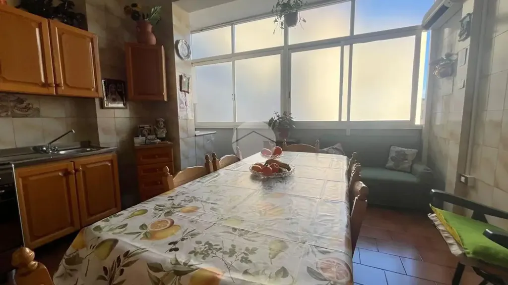 Salle à manger - 1970s Apartment with Balcony in Palermo