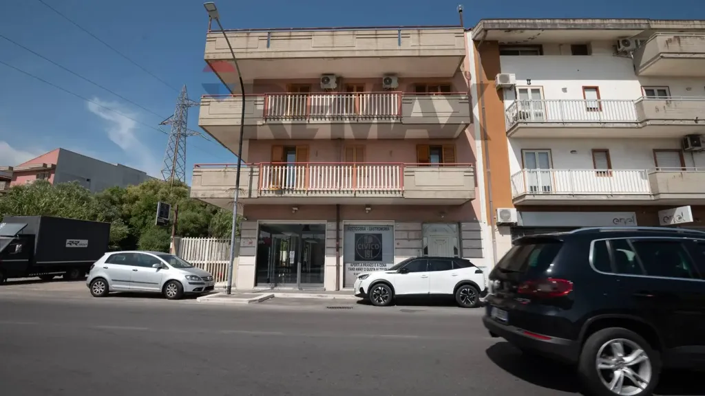 Välivaade - Spacious Apartment with Triple Exposure in Lentini