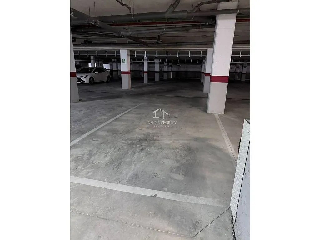 Garage - Apartment with Pool and Garage in Cabanes