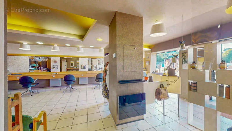Rooms - Coiffure Salon with Market View in Douarnenez