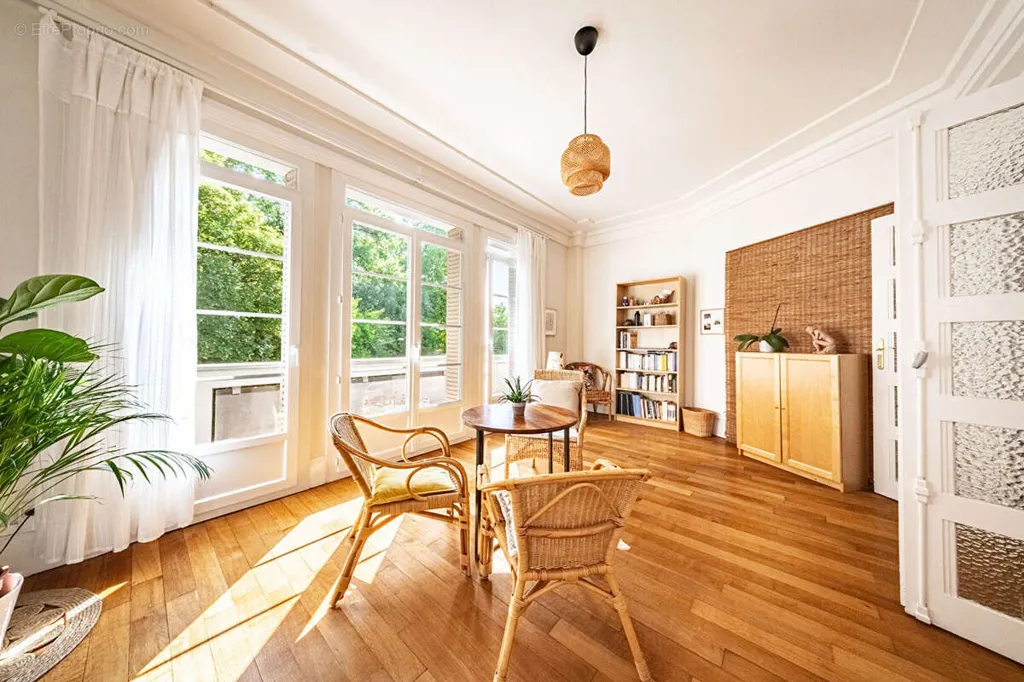 Séjour - Appartement de Charme en Résidence des Années 30 avec Balcon