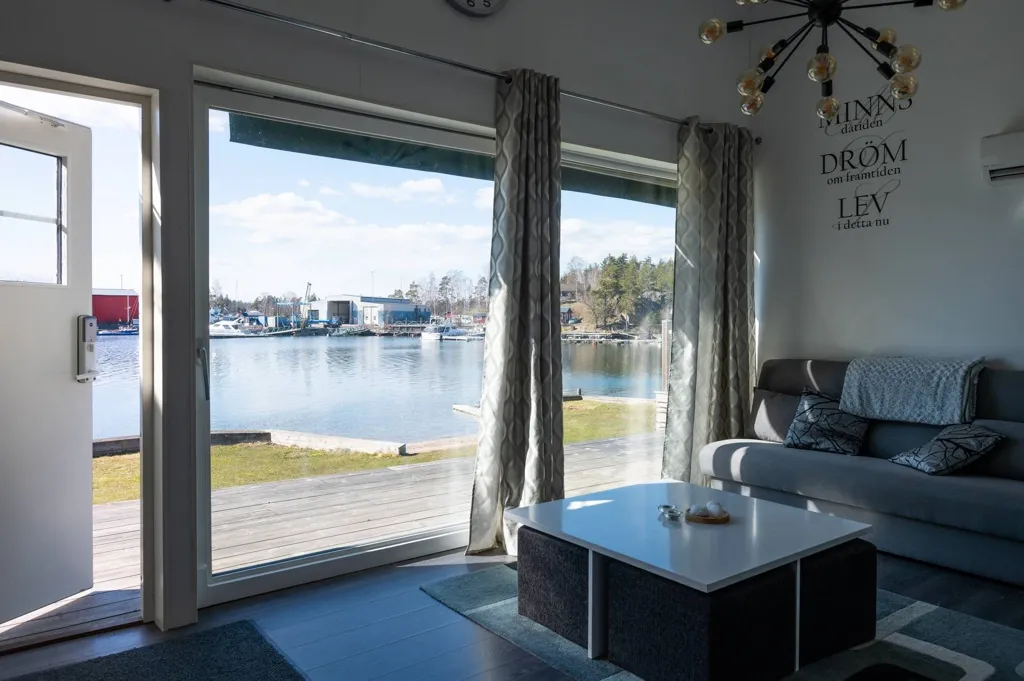 Elutuba - Scenic Villa with Pool in Southern Archipelago